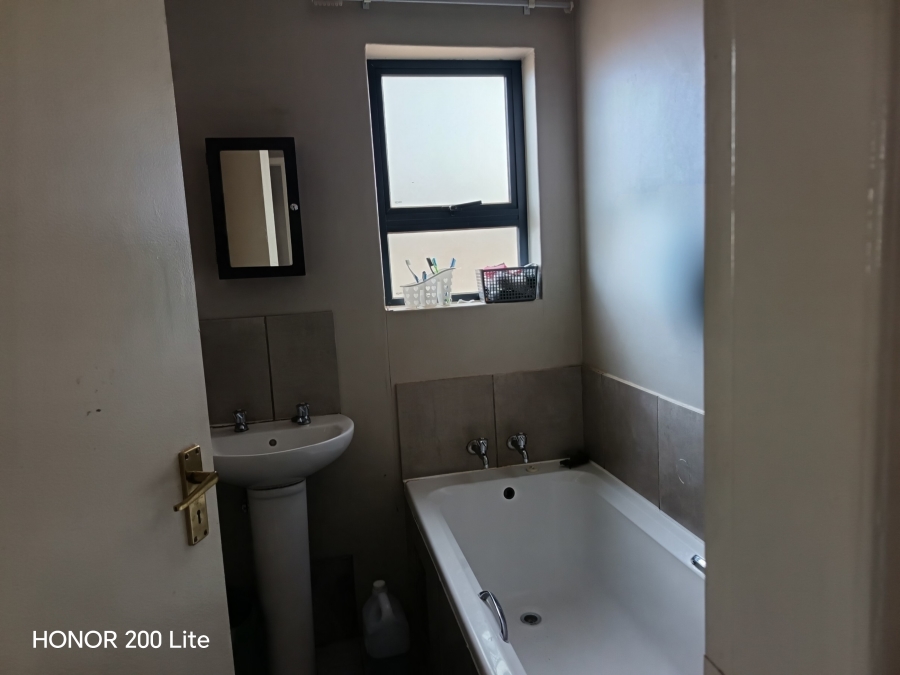 3 Bedroom Property for Sale in Clayville Gauteng