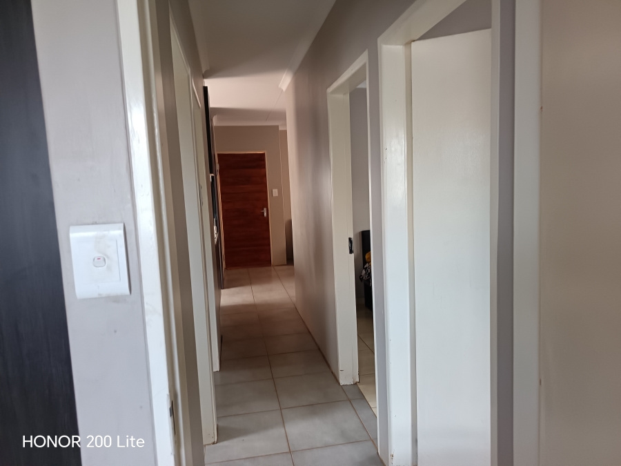 3 Bedroom Property for Sale in Clayville Gauteng