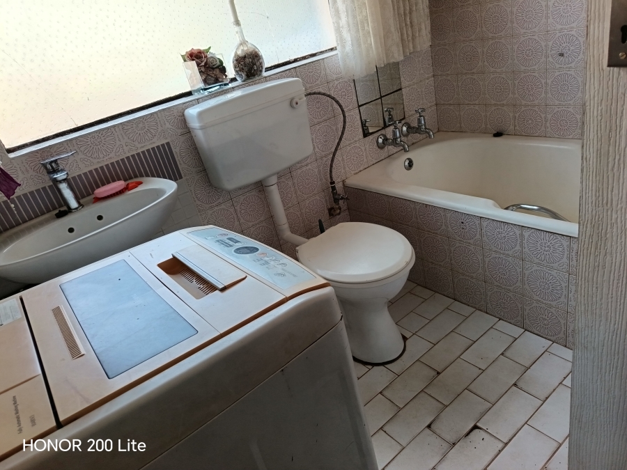 6 Bedroom Property for Sale in Olifantsfontein Gauteng
