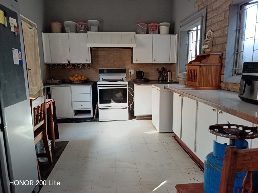 6 Bedroom Property for Sale in Olifantsfontein Gauteng