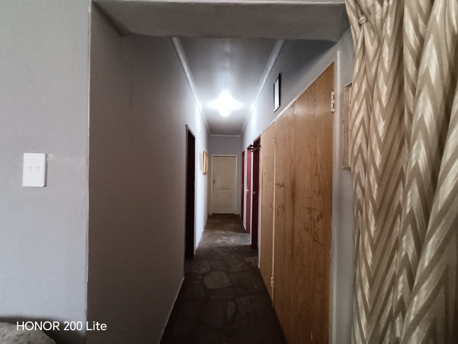 6 Bedroom Property for Sale in Olifantsfontein Gauteng