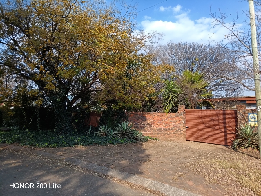 6 Bedroom Property for Sale in Olifantsfontein Gauteng