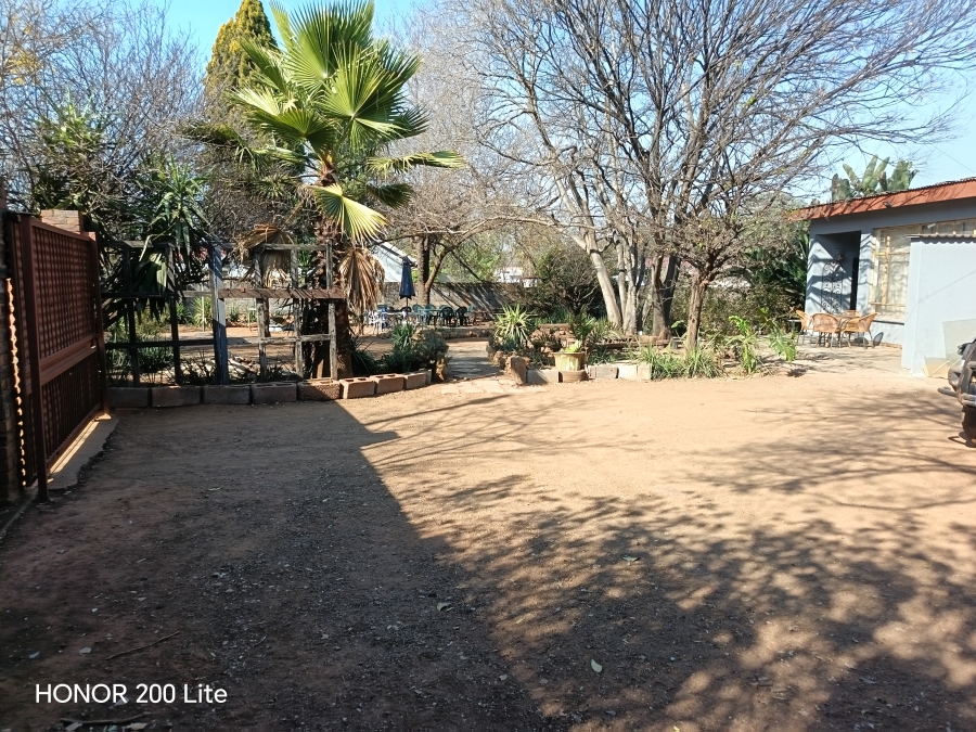6 Bedroom Property for Sale in Olifantsfontein Gauteng