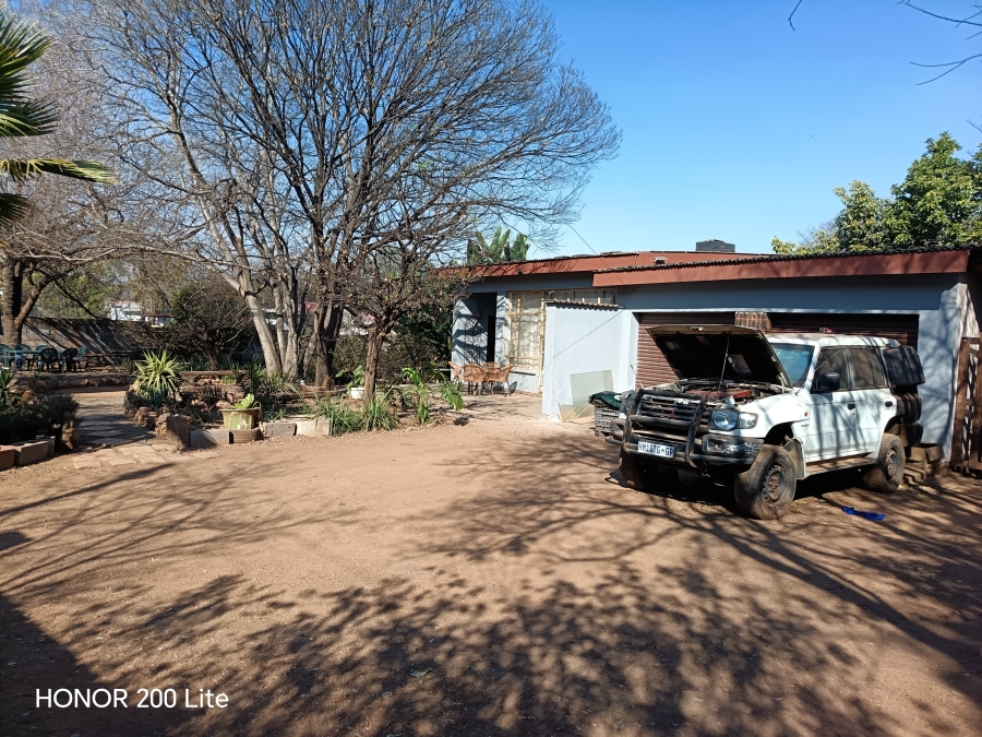 6 Bedroom Property for Sale in Olifantsfontein Gauteng