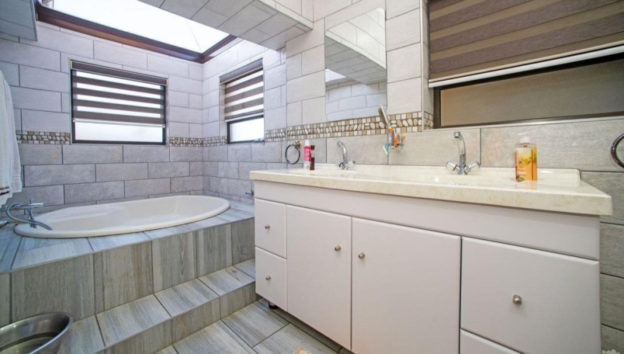 3 Bedroom Property for Sale in Rynfield Gauteng