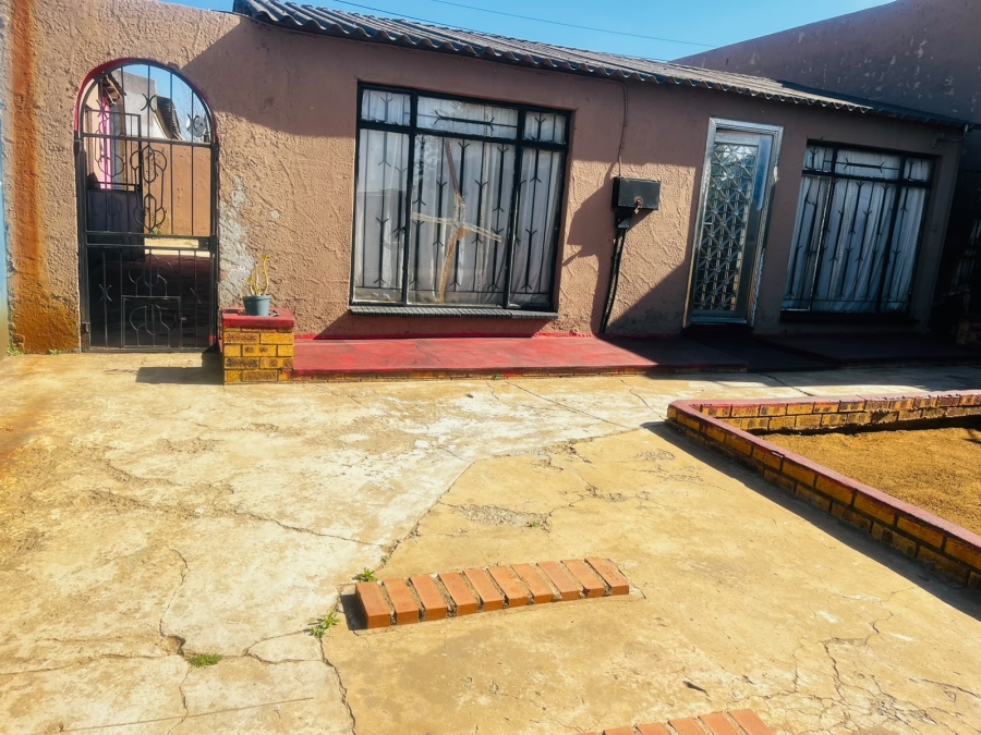 2 Bedroom Property for Sale in Daveyton Gauteng