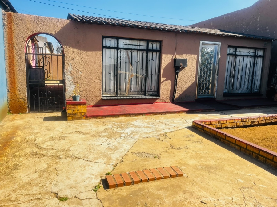 2 Bedroom Property for Sale in Daveyton Gauteng