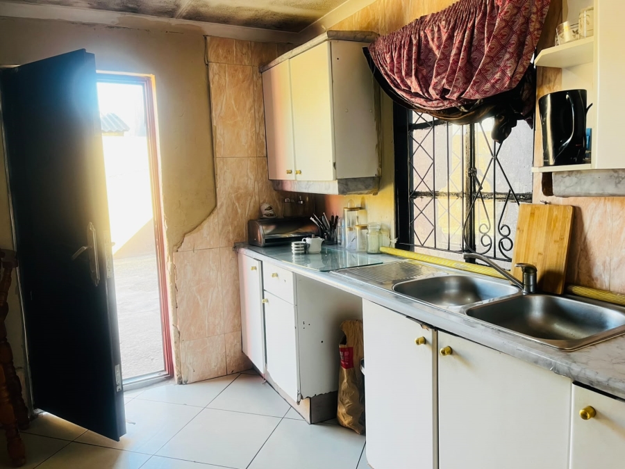 2 Bedroom Property for Sale in Daveyton Gauteng