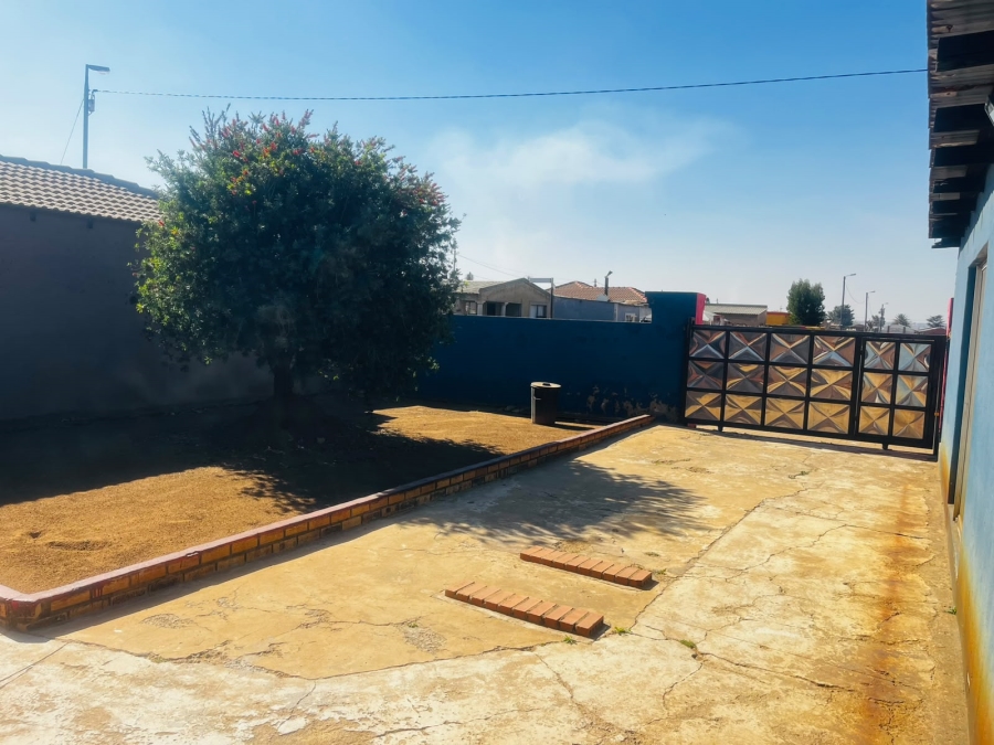 2 Bedroom Property for Sale in Daveyton Gauteng