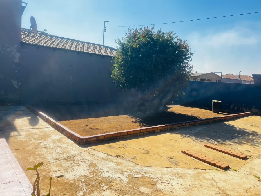 2 Bedroom Property for Sale in Daveyton Gauteng