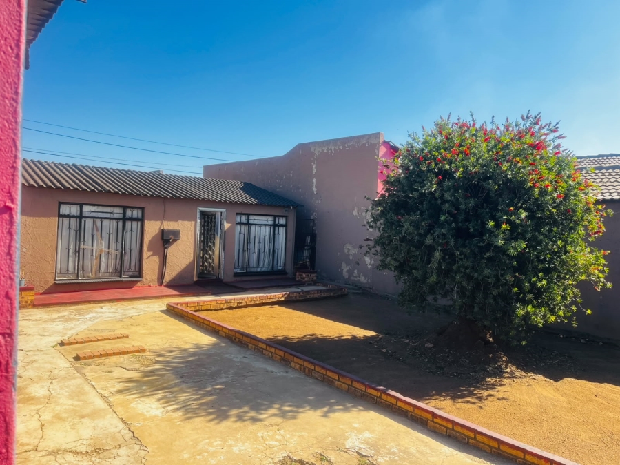 2 Bedroom Property for Sale in Daveyton Gauteng