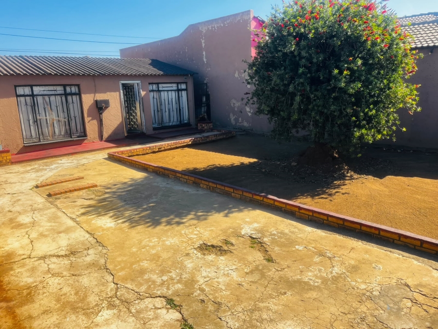 2 Bedroom Property for Sale in Daveyton Gauteng