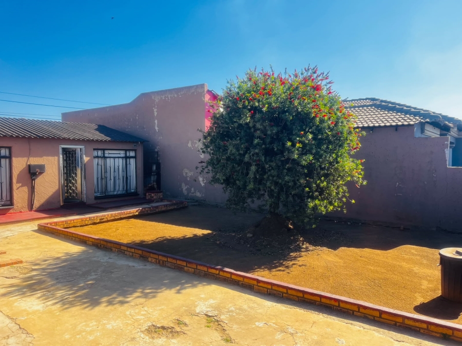 2 Bedroom Property for Sale in Daveyton Gauteng