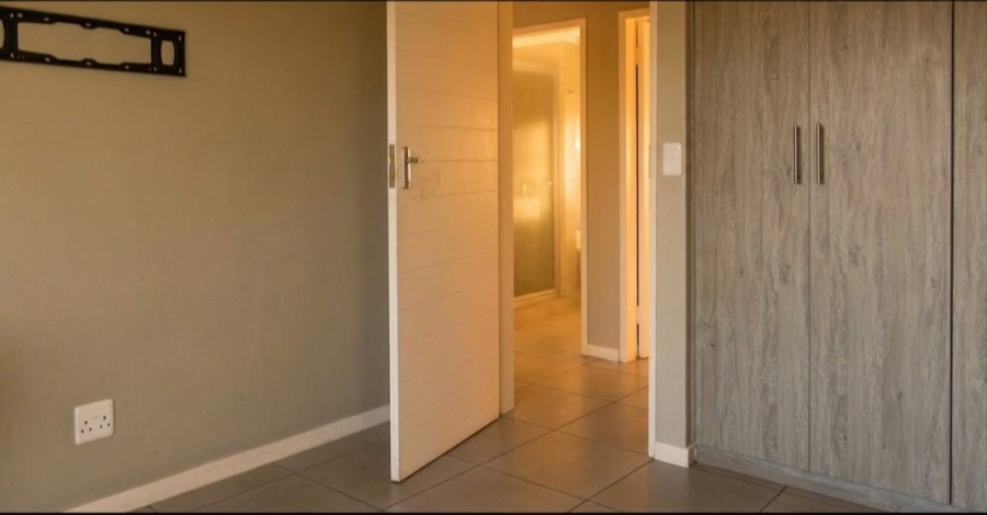 2 Bedroom Property for Sale in Goedeburg Gauteng