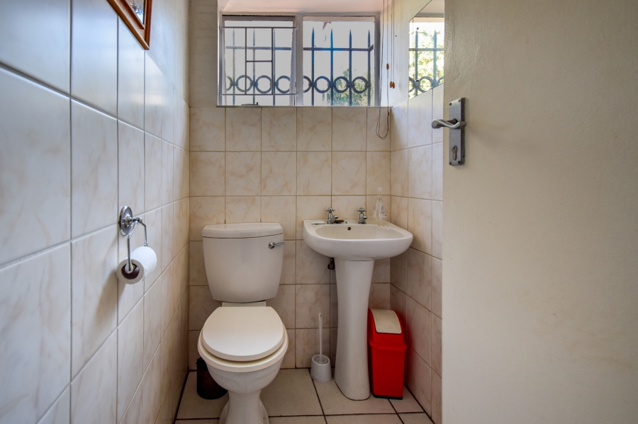 9 Bedroom Property for Sale in Baileys Muckleneuk Gauteng