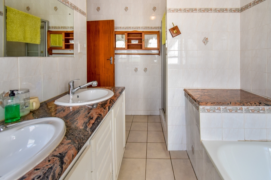 9 Bedroom Property for Sale in Baileys Muckleneuk Gauteng