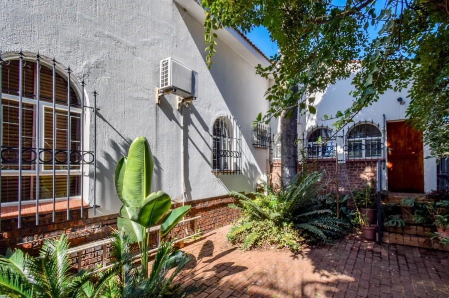 9 Bedroom Property for Sale in Baileys Muckleneuk Gauteng