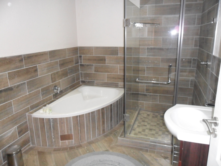 9 Bedroom Property for Sale in Waterkloof Ridge Gauteng