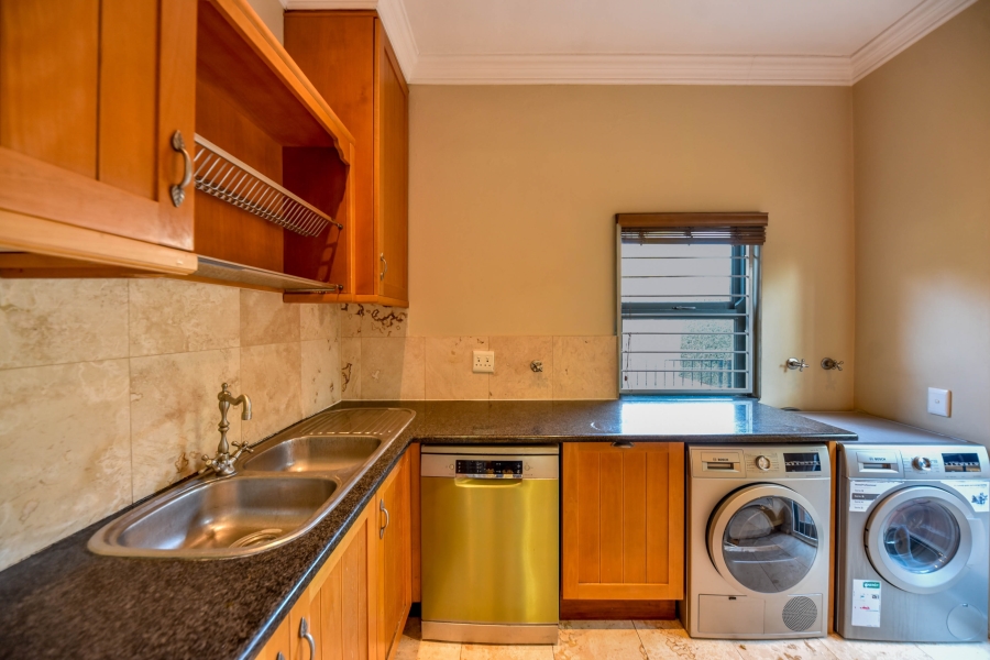 4 Bedroom Property for Sale in Baileys Muckleneuk Gauteng