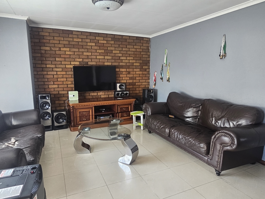 3 Bedroom Property for Sale in Brackendowns Gauteng