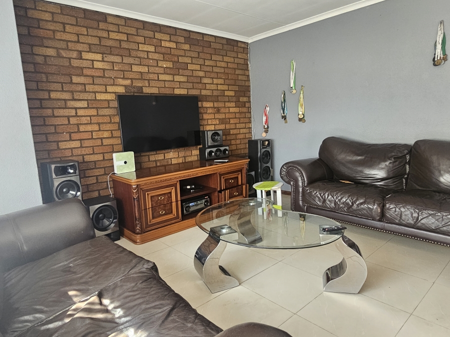 3 Bedroom Property for Sale in Brackendowns Gauteng
