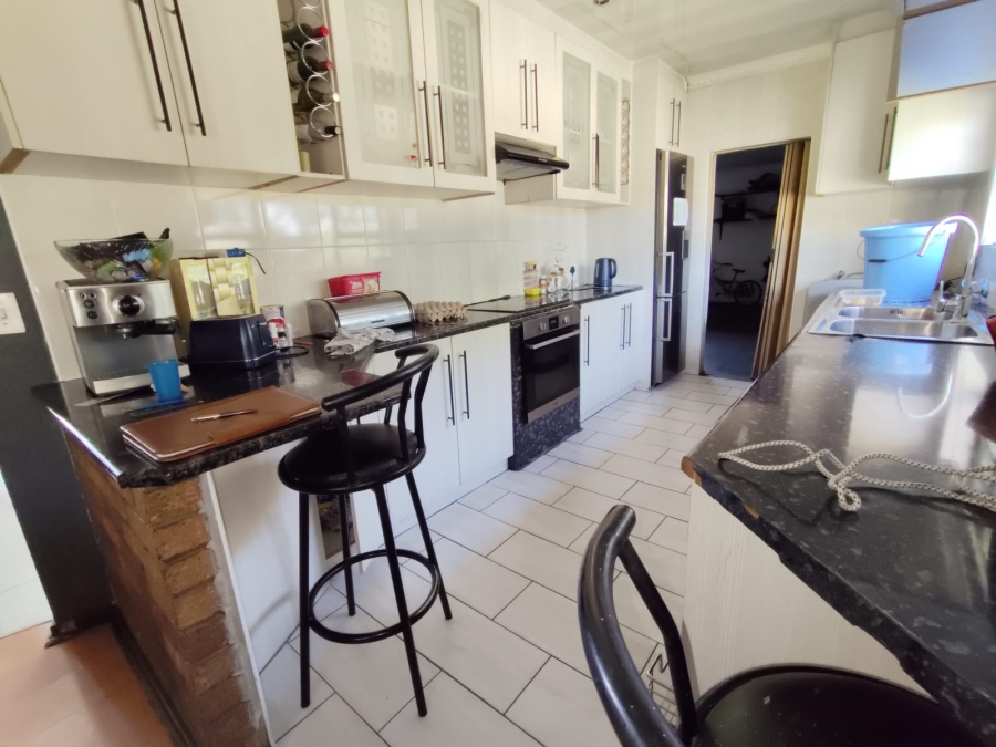 3 Bedroom Property for Sale in Brackendowns Gauteng