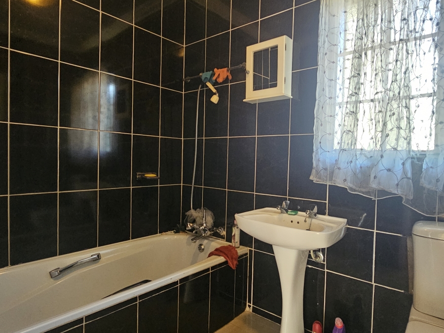 3 Bedroom Property for Sale in Brackendowns Gauteng