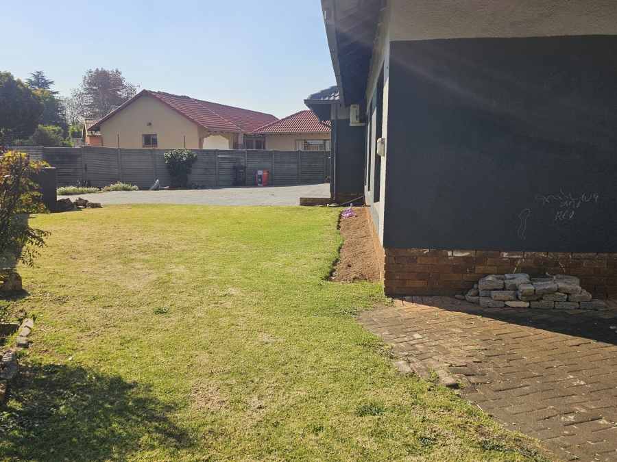 3 Bedroom Property for Sale in Brackendowns Gauteng