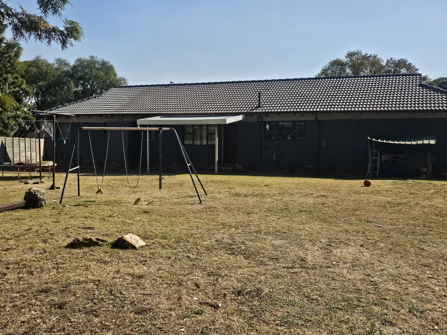 3 Bedroom Property for Sale in Brackendowns Gauteng