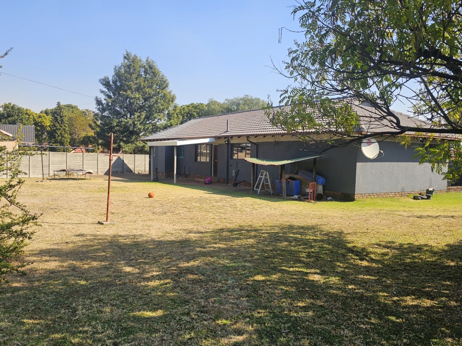 3 Bedroom Property for Sale in Brackendowns Gauteng