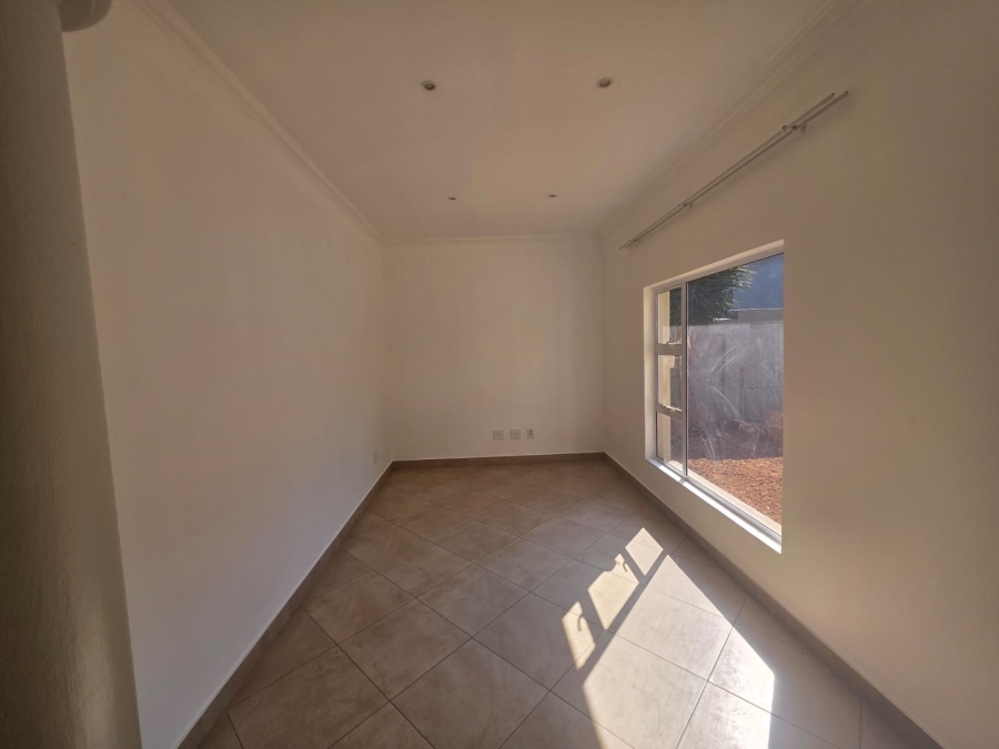 To Let 4 Bedroom Property for Rent in Ebotse Golf Estate Gauteng