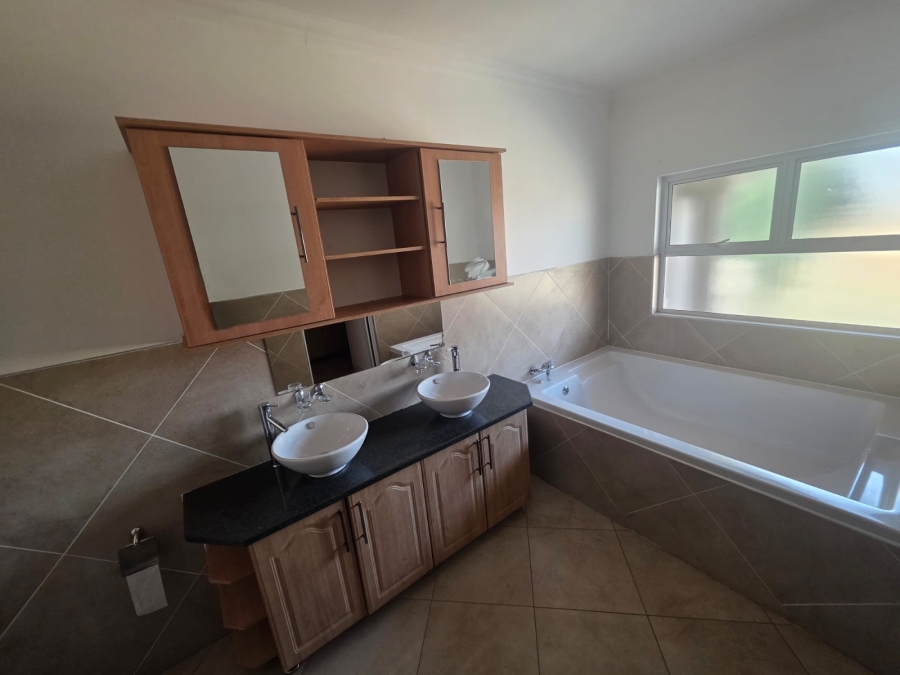 To Let 4 Bedroom Property for Rent in Ebotse Golf Estate Gauteng