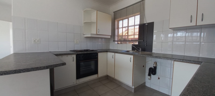 To Let 2 Bedroom Property for Rent in Farrarmere Gauteng