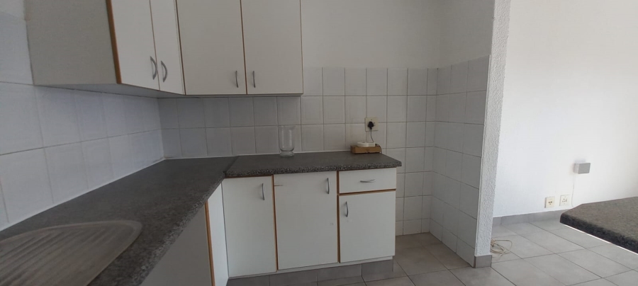 To Let 2 Bedroom Property for Rent in Farrarmere Gauteng