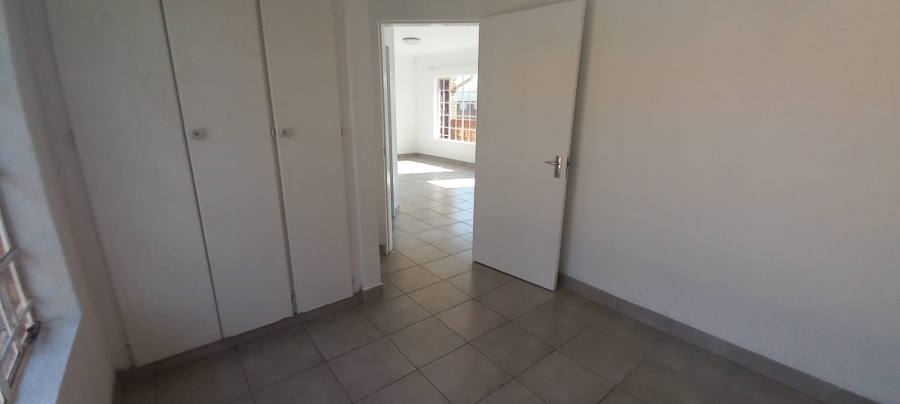 To Let 2 Bedroom Property for Rent in Farrarmere Gauteng