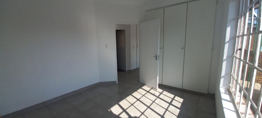 To Let 2 Bedroom Property for Rent in Farrarmere Gauteng