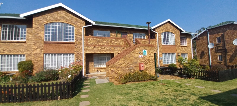 To Let 2 Bedroom Property for Rent in Farrarmere Gauteng