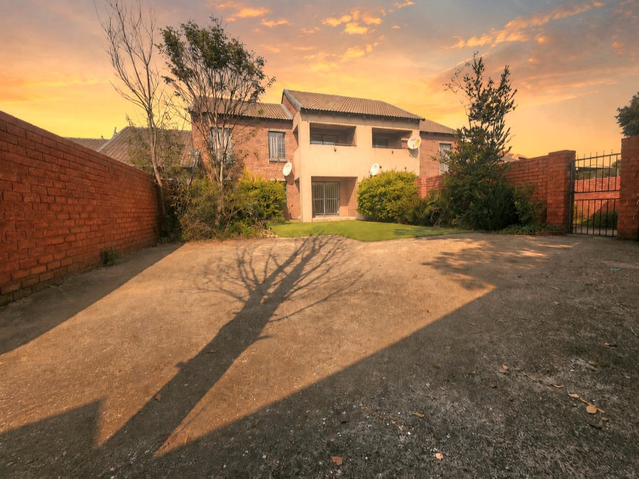 2 Bedroom Property for Sale in Eco Park Gauteng