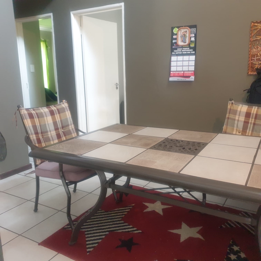 2 Bedroom Property for Sale in Kosmosdal Gauteng