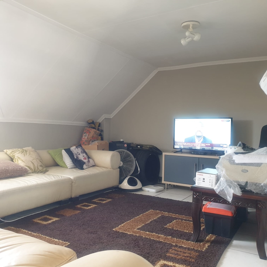 2 Bedroom Property for Sale in Kosmosdal Gauteng