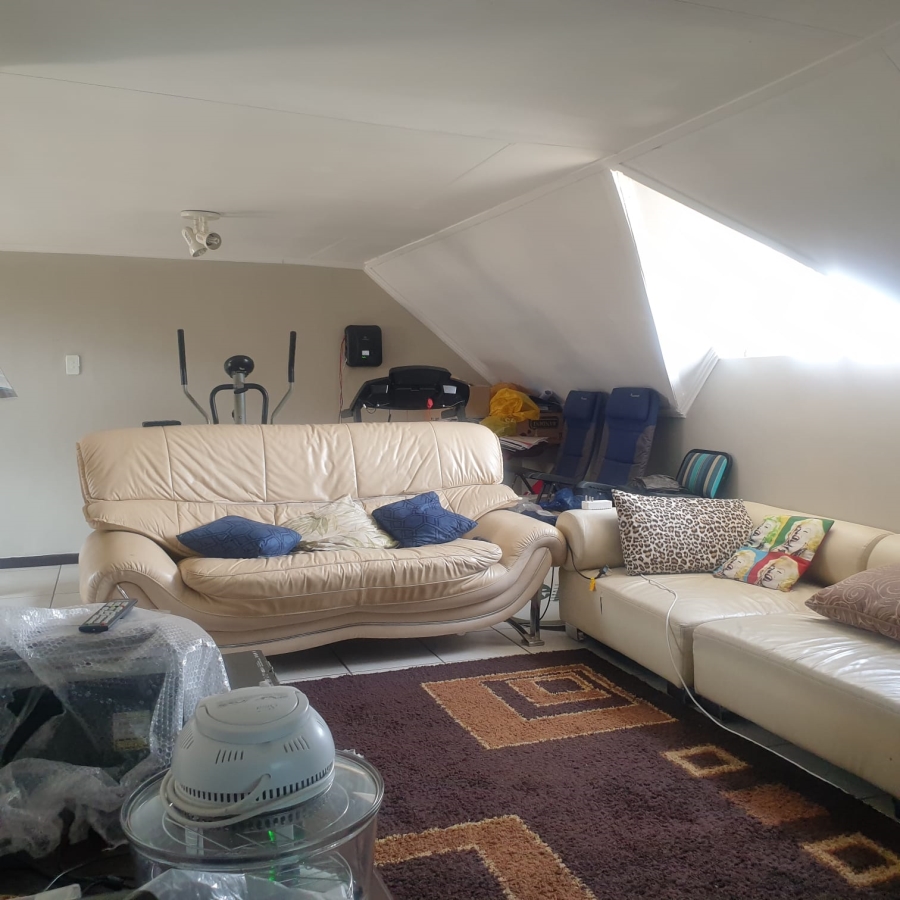 2 Bedroom Property for Sale in Kosmosdal Gauteng