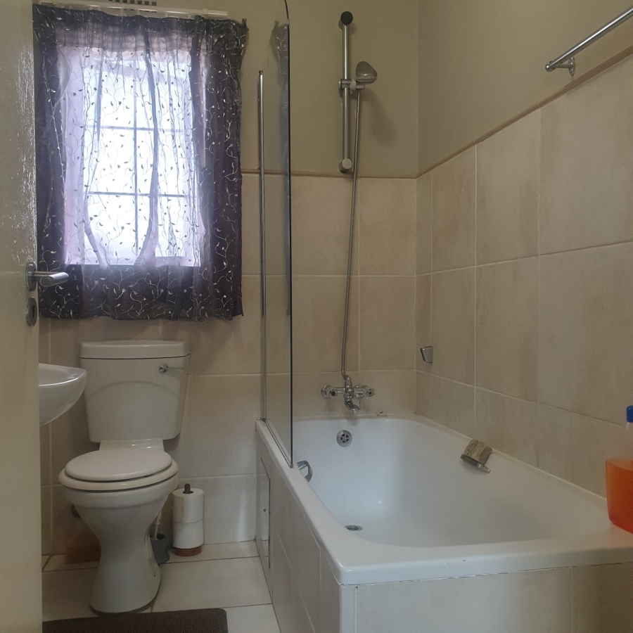 2 Bedroom Property for Sale in Kosmosdal Gauteng