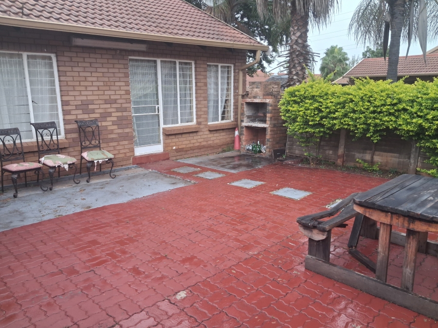 2 Bedroom Property for Sale in The Orchards Gauteng