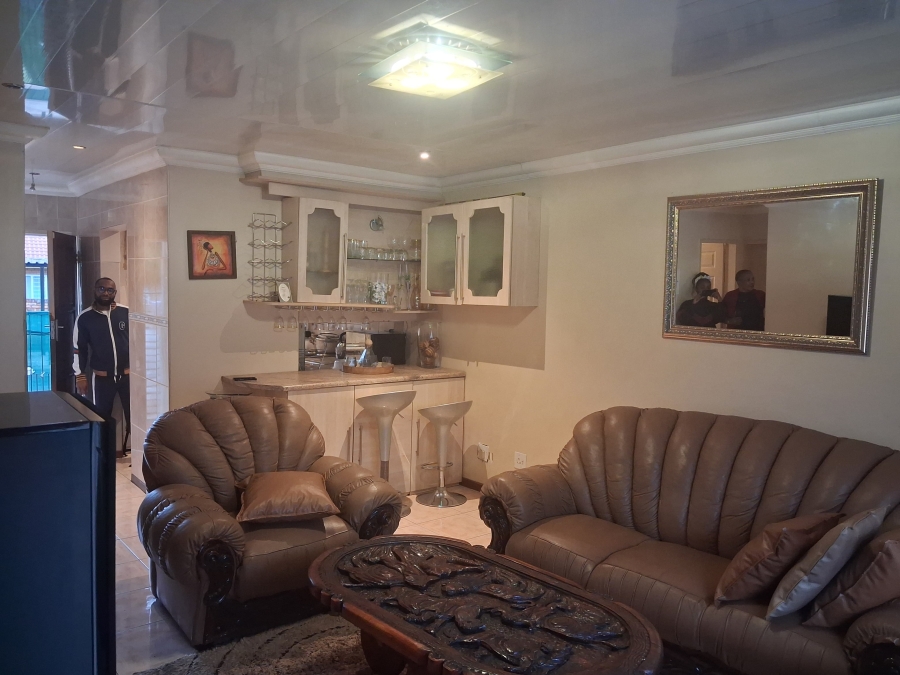2 Bedroom Property for Sale in The Orchards Gauteng