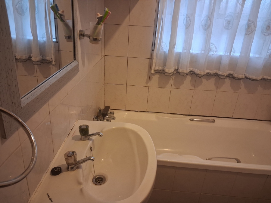 2 Bedroom Property for Sale in The Orchards Gauteng
