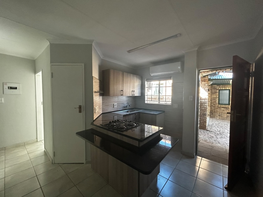 To Let 2 Bedroom Property for Rent in Moregloed Gauteng