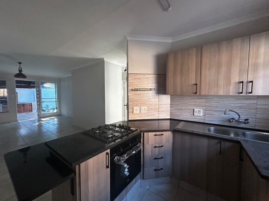 To Let 2 Bedroom Property for Rent in Moregloed Gauteng