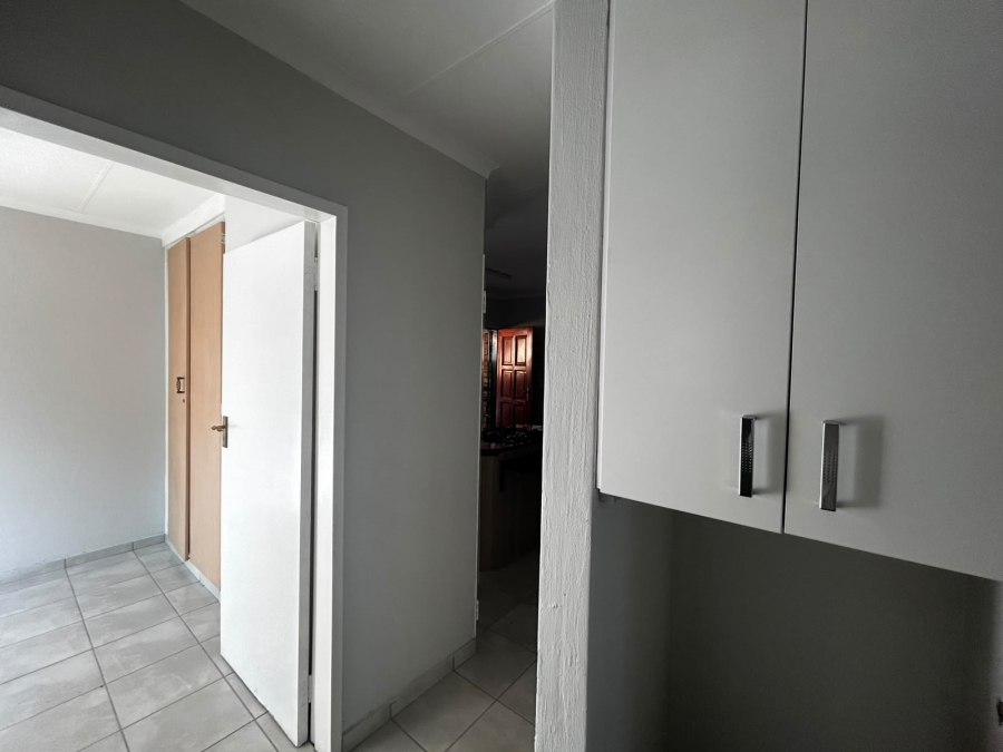 To Let 2 Bedroom Property for Rent in Moregloed Gauteng