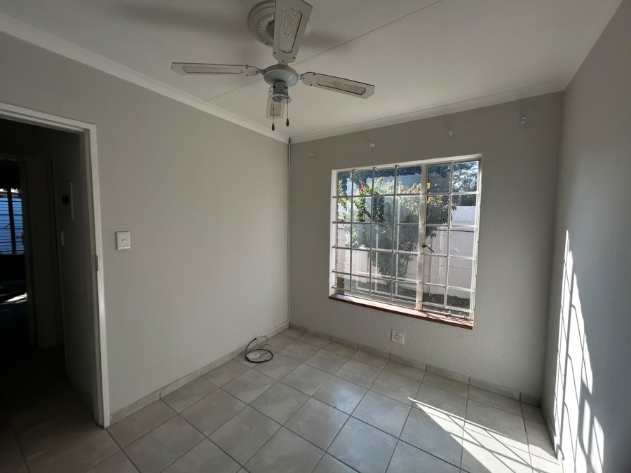 To Let 2 Bedroom Property for Rent in Moregloed Gauteng