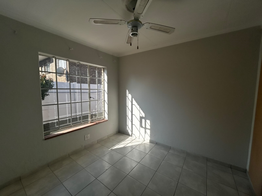 To Let 2 Bedroom Property for Rent in Moregloed Gauteng